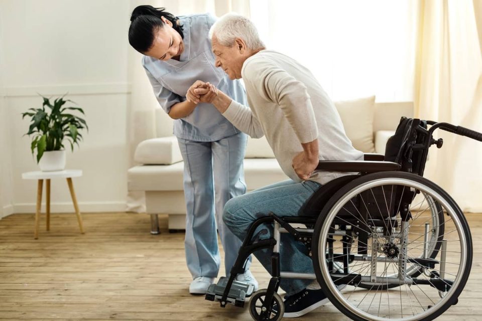 Differences Between Nursing Homes and Assisted Living Facilities